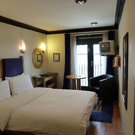 The Townhouse Dublin Hotel Room photo