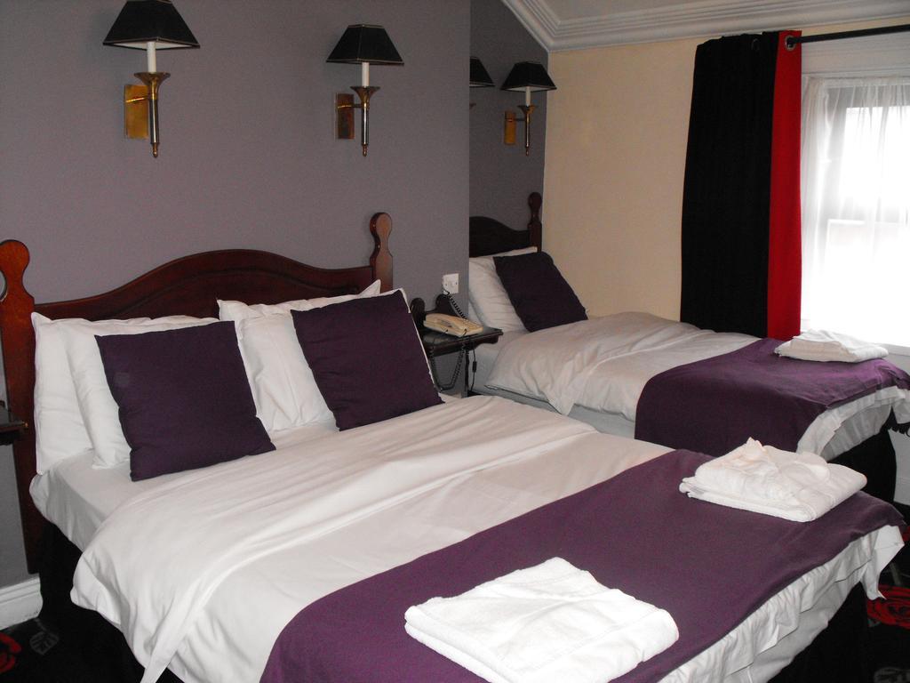 The Townhouse Dublin Hotel Room photo