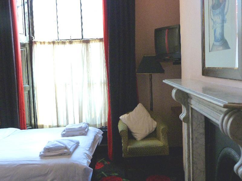 The Townhouse Dublin Hotel Room photo