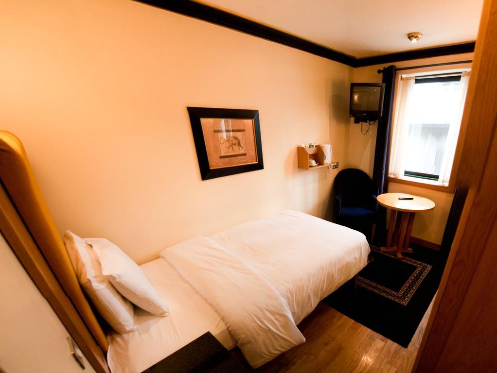 The Townhouse Dublin Hotel Room photo